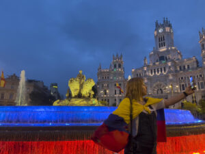 Los colores Ecuador brillan en la Fuente de Cibeles de Madrid