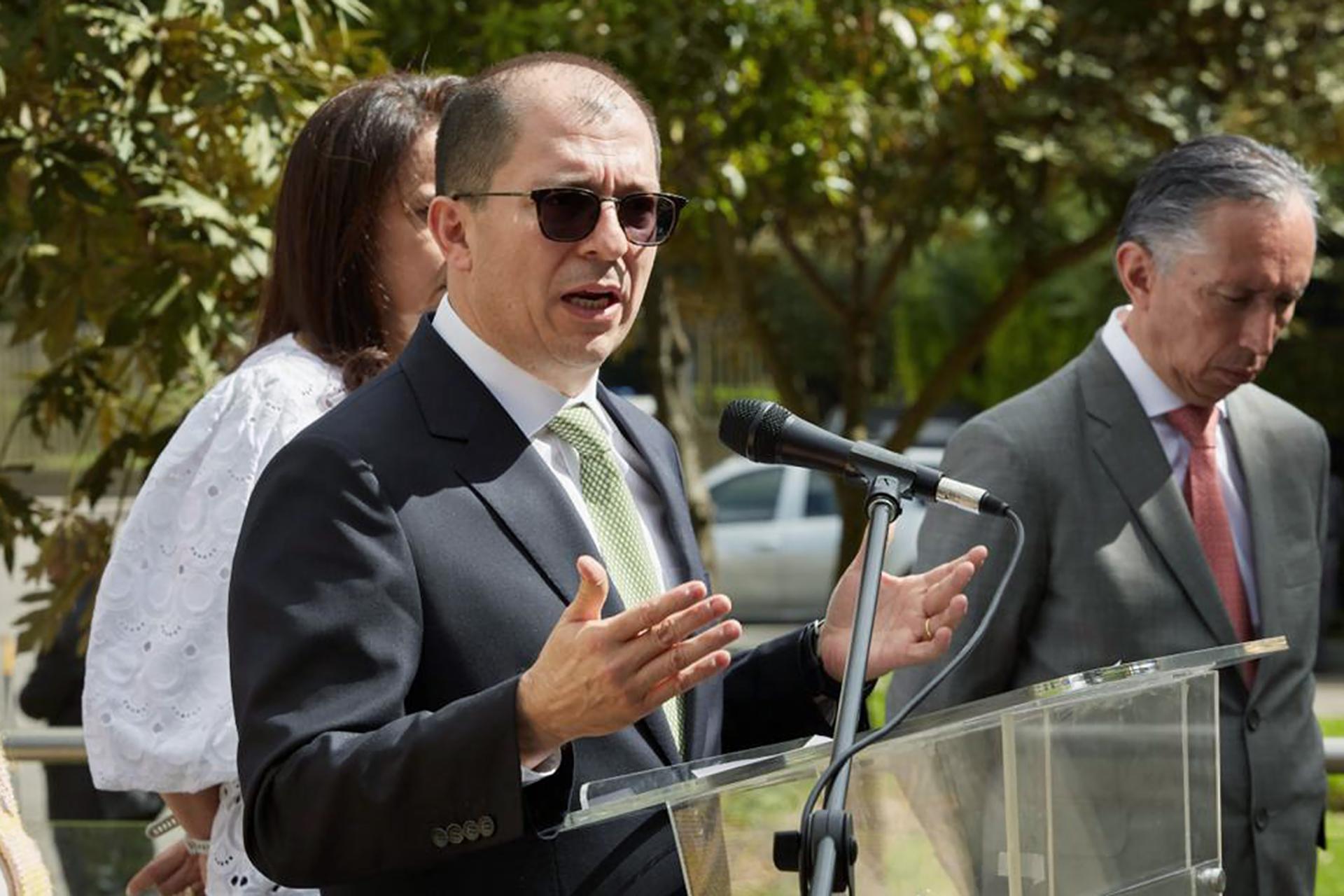 El Fiscal General de Colombia reta a Petro a que le despida: «Aquí estoy, esperando la destitución»