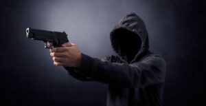 Ladrones armados asaltan a una familia al sur de Ambato