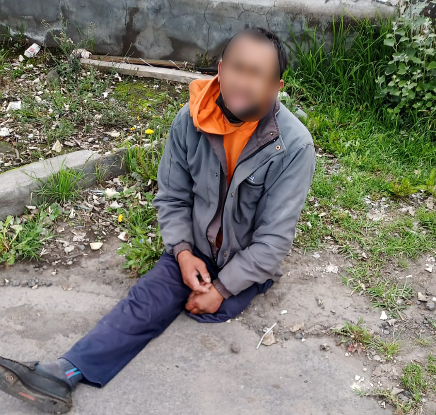 Hombre se lanza a los vehículos en la vía Ambato – Riobamba