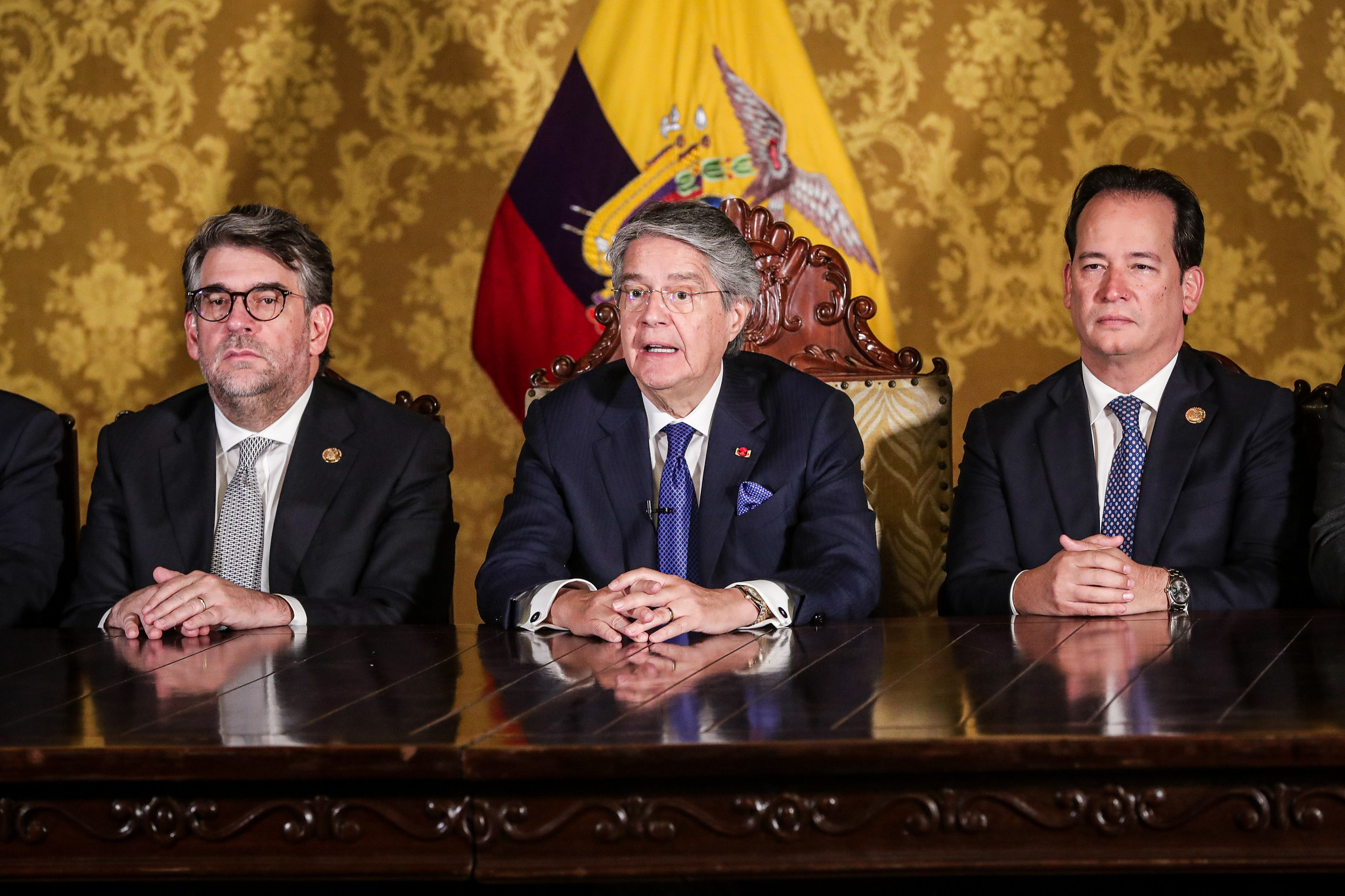 PIE. El presidente Guillermo Lasso junto a sus colaboradores, anunció la muerte cruzada.