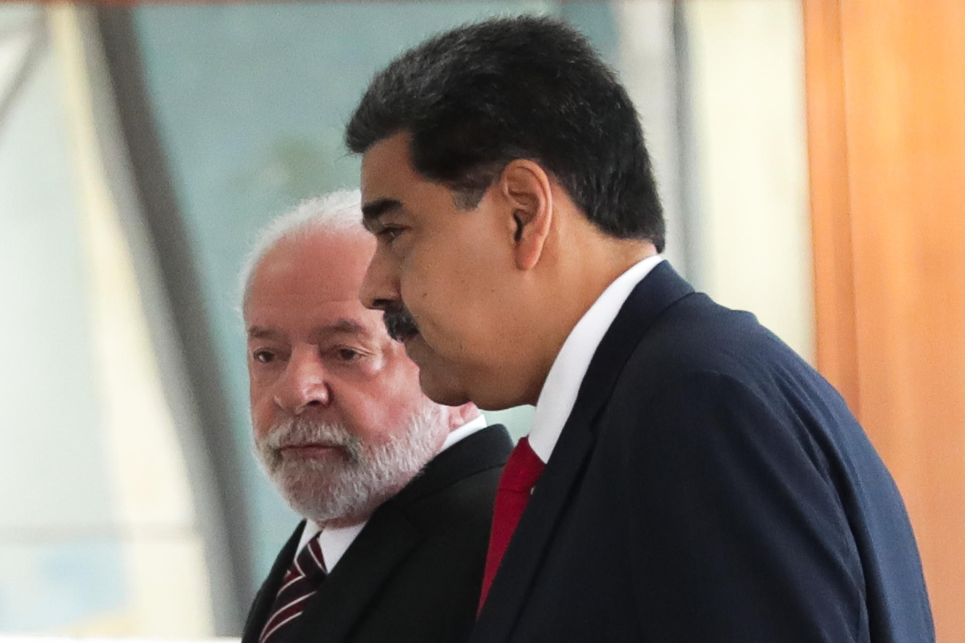 Lula recibe a Maduro en Brasilia con honores de Estado