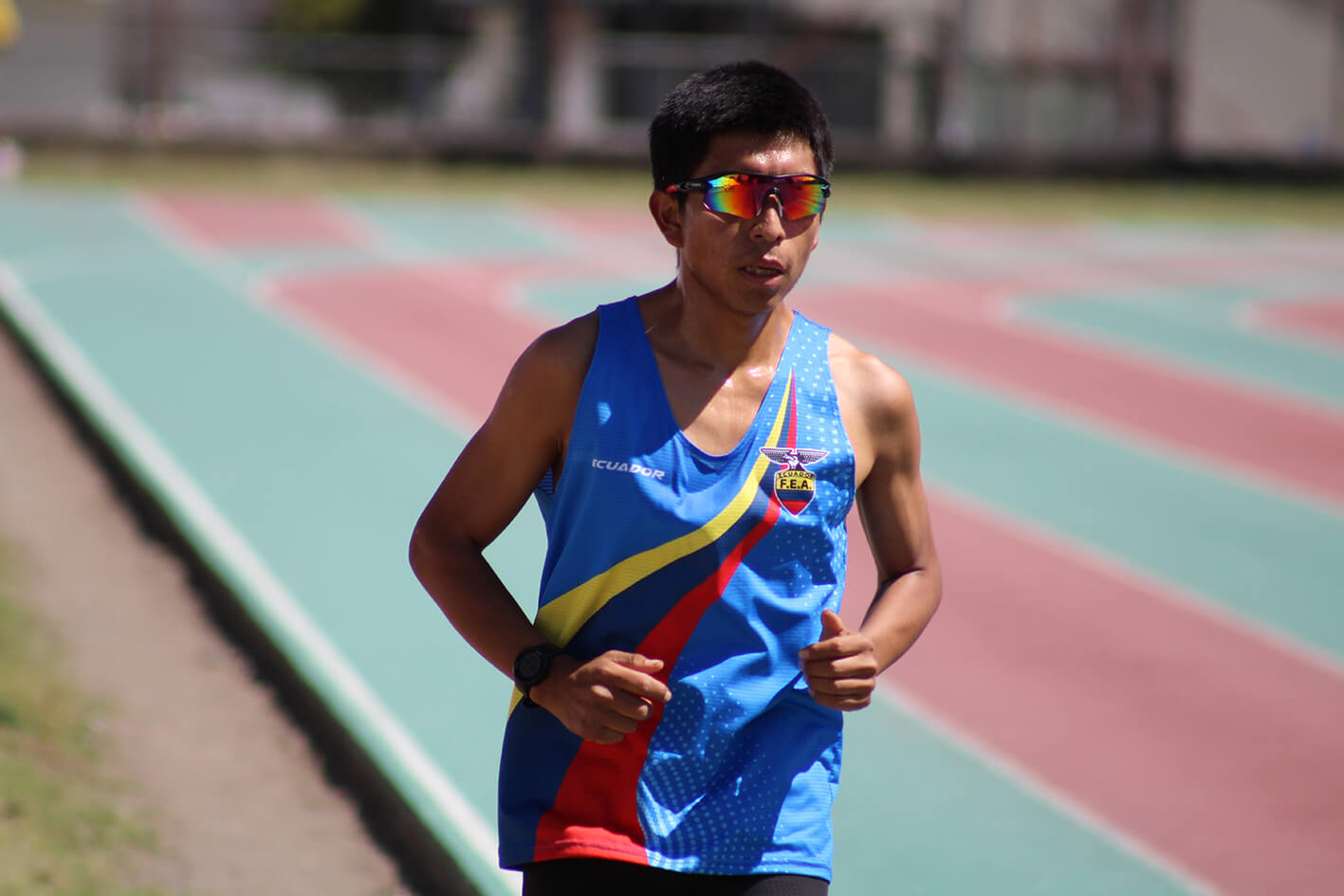 Luis Miguel Masabanda entrena todos los días en la pista atlética de la FDT. Cortesía Marlon López.