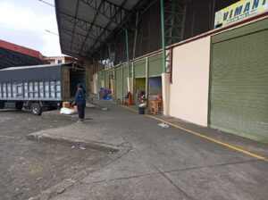 Comerciantes del Mayorista pagan  hasta 70 dólares por agua potable