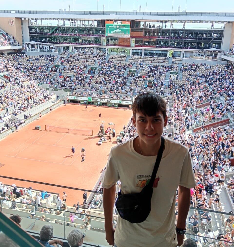 Mauricio Pinto asistió al Roland Garros acompañando al tenista ecuatoriano Gonzalo Escobar.
