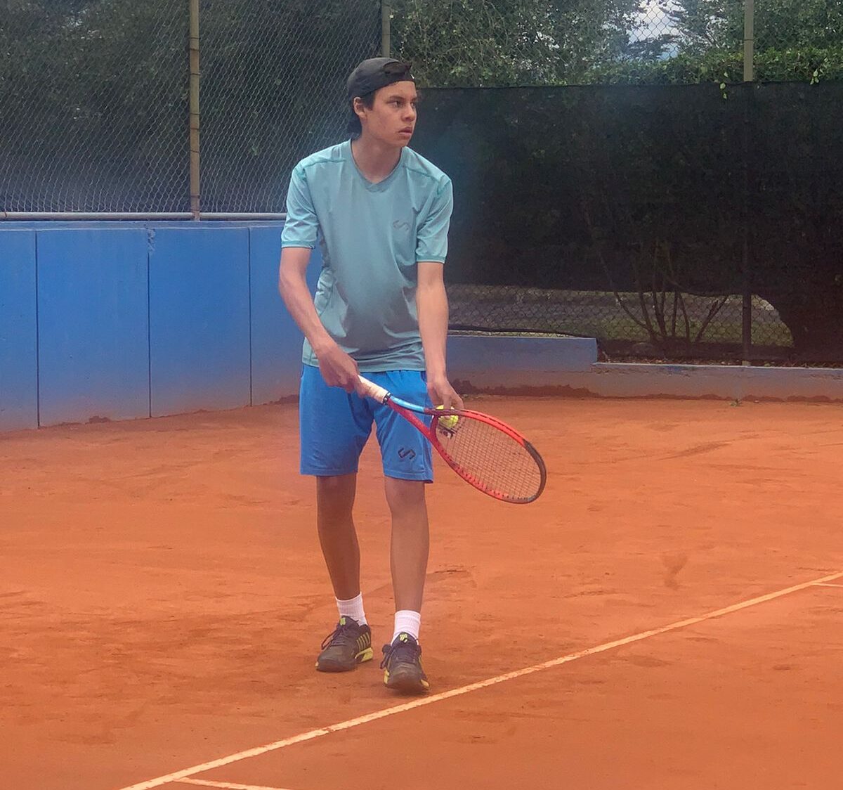 Mauricio Pinto practica el tenis desde los 7 años.