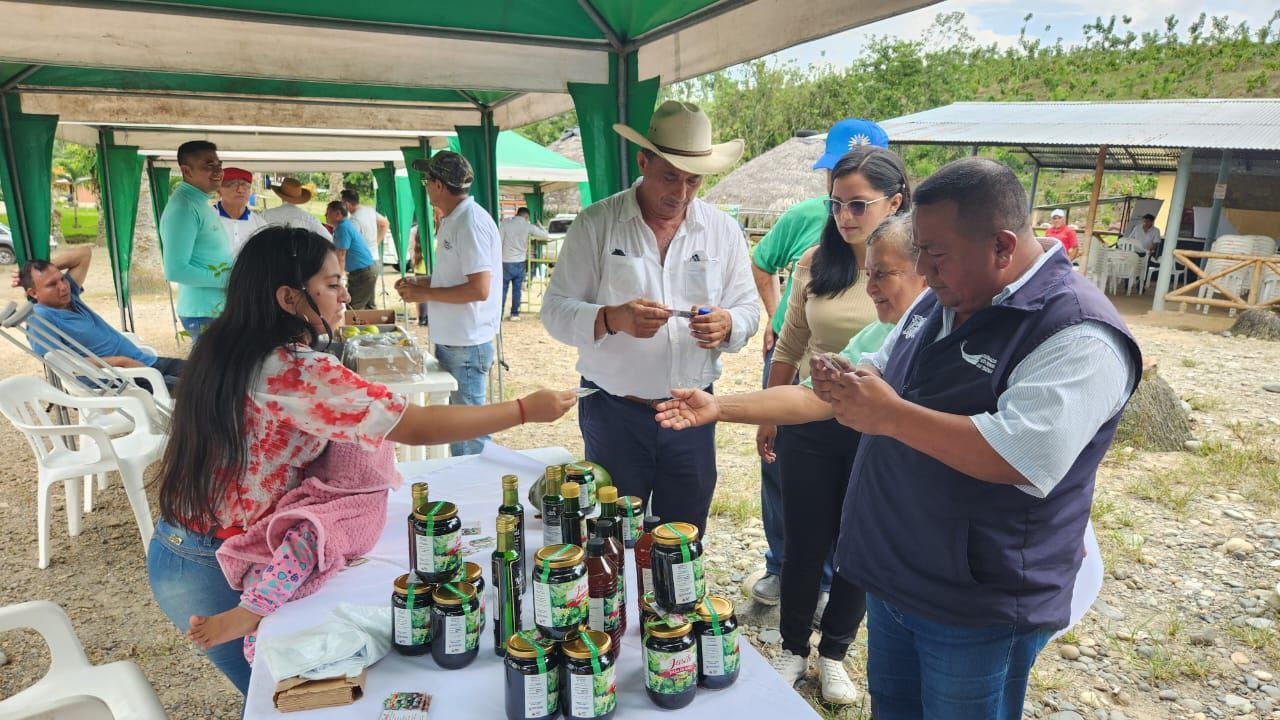 Día de campo y entrega de maquinaria e insumos agrícolas
