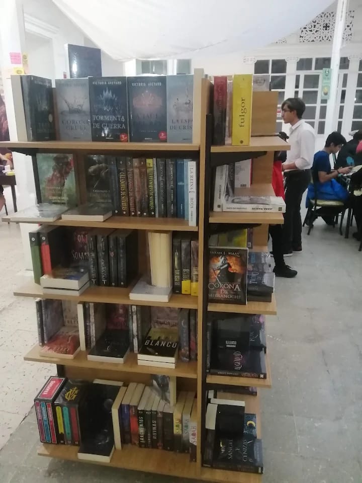 ‘Café Librería Academia’, emprendimiento que fomenta la cultura lojana