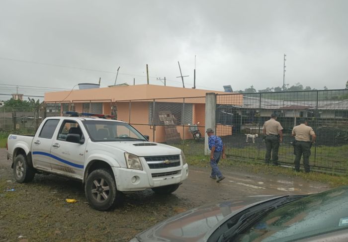 INTERVENCIÓN. Los Policía llegaron al lugar donde habita el perro, pero los propietarios no salieron.