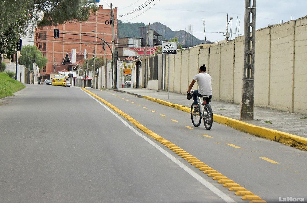 Ciclistas piden que Avenida Santiago de las Montañas vuelva a tener ciclovía