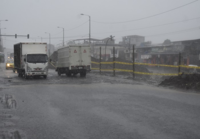 Alcantarilla sigue dañada en el baipás Chone – Quevedo