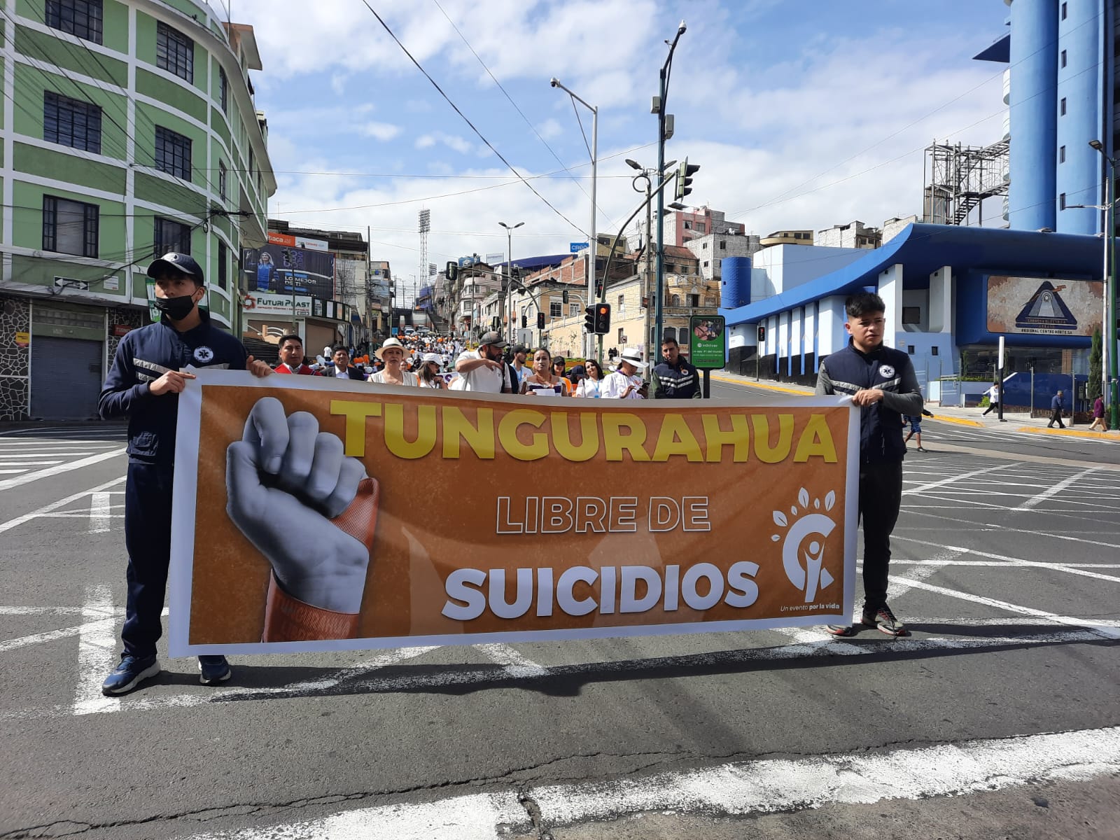 La marcha recorrió las principales calle de Ambato.