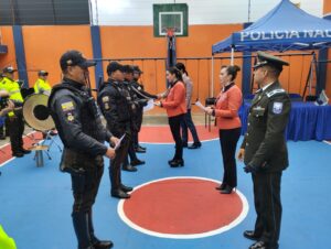 Policías reciben reconocimientos a su labor