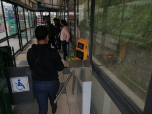 Alcalde ofrece realizar un estudio para revisar tarifa del bus urbano