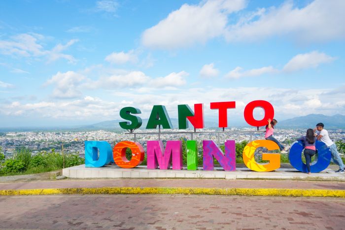 MIRADOR. El cerro Bombolí es uno de los puntos ideales para observar a Santo Domingo desde las alturas.
