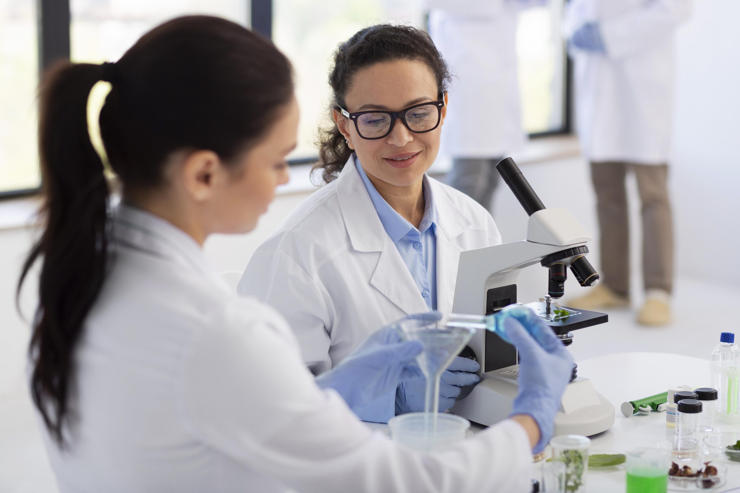 Participa en la Red Ecuatoriana de Mujeres Científicas