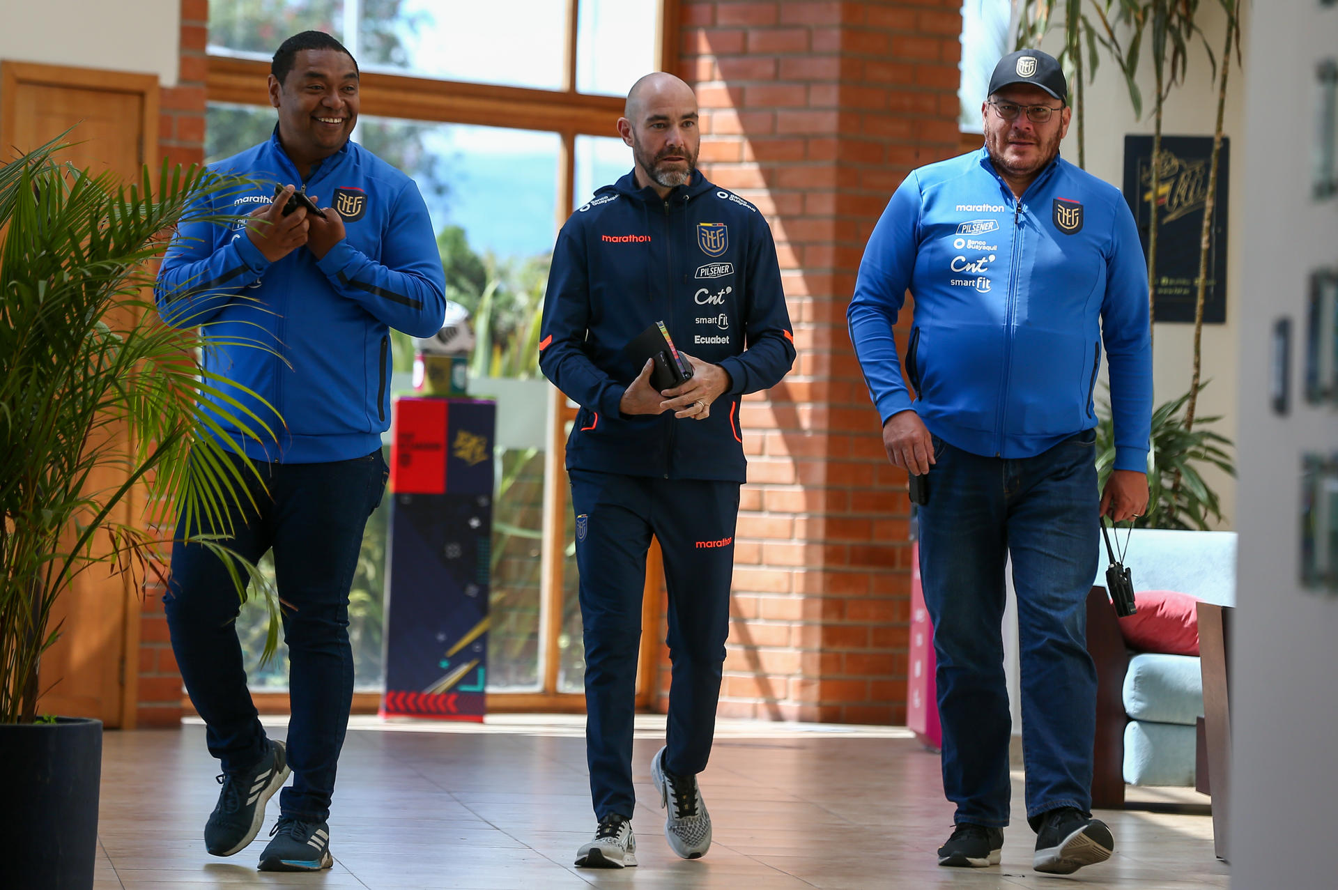 El DT de La Tri, Félix Sánchez, es sorprendido por el fútbol en Ecuador