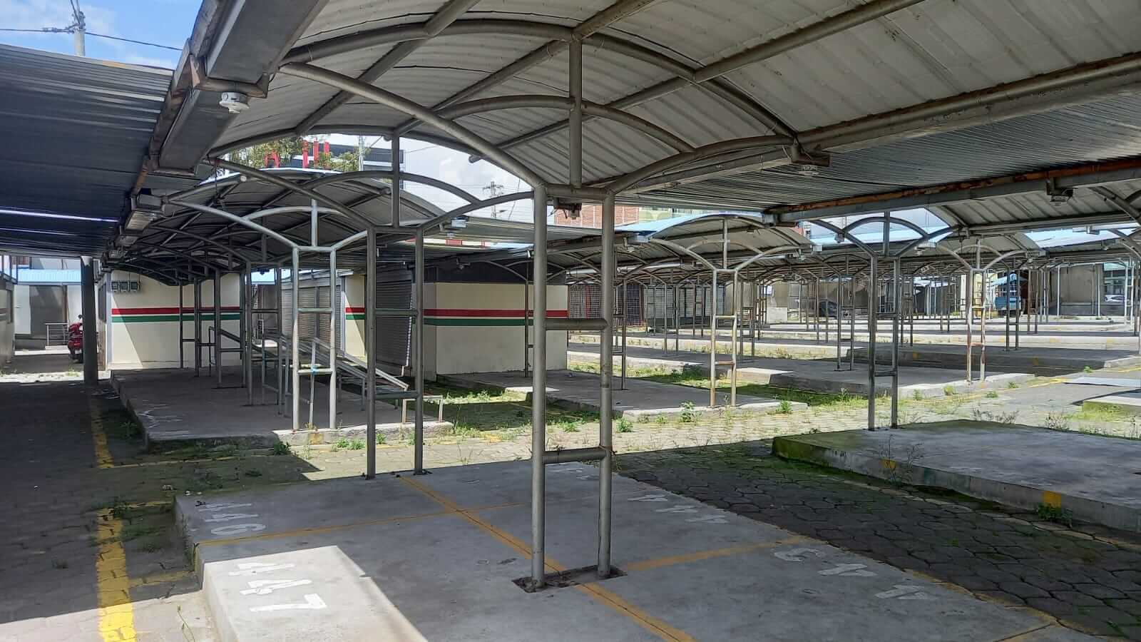 Nadie acude a la feria del consumidor final en el Mayorista de Ambato
