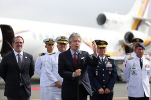 Lasso viajará a Perú con tres ministros y cúpula militar para celebrar los 25 años de paz