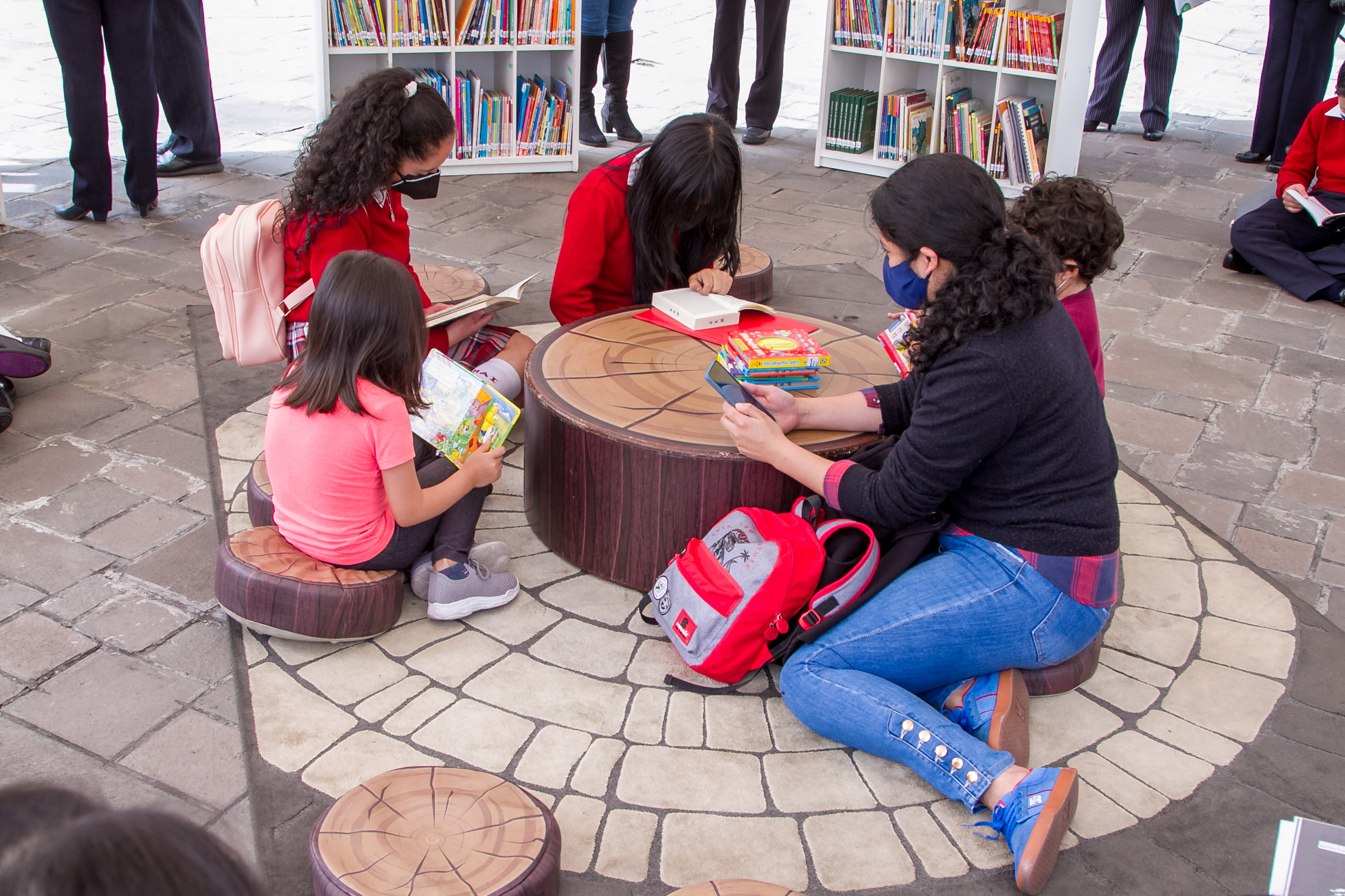HÁBITOS. Los ecuatorianos solo leen un libro y medio al año.