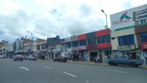 Dueños de negocios en Huachi Chico  se unen para combatir la delincuencia