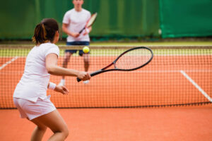 FDT abre academia permanente de tenis de campo