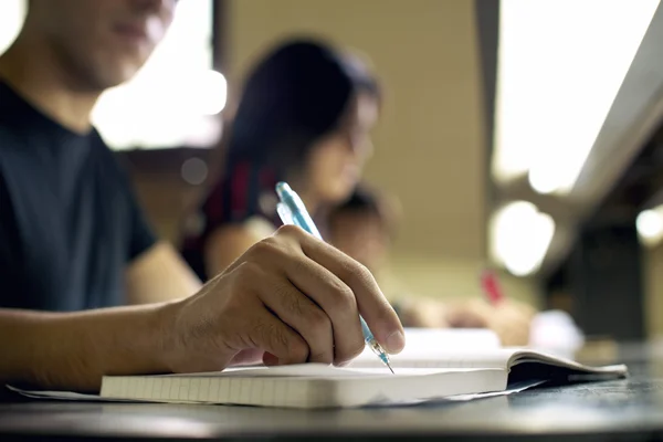 El puntaje les permitirá a los estudiantes postular para una carrera.