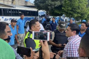 Choferes de Las Palmas realizaron plantón por desacuerdos con agentes de Esvial