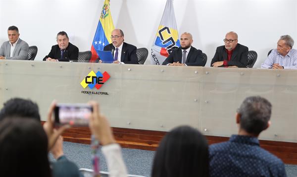 CRISIS. Registró de la renuncia del expresidente del Consejo Nacional Electoral (CNE) de Venezuela, Pedro Calzadilla (3i).
