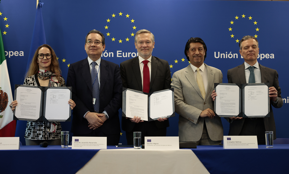 CONVENIO. Representantes de la Unión Europea y de la ONU firmaron un acuerdo.