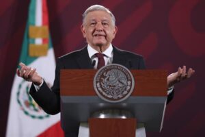 López Obrador defiende que hay paz en el sur de México pese a las alertas de guerra civil