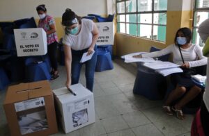 El centro político en Ecuador, ¿disfraz o alternativa para las elecciones anticipadas del 20A?
