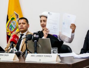 Alcaldesa denuncia que funcionarios de Safety rondan el Municipio de Ambato