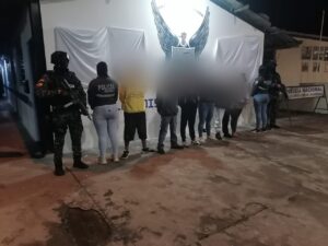 Policía desarticula banda de vendedores de droga en Baños