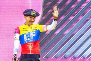 Entrenamientos en los Pirineos y última tecnología prepararon a Carapaz para el Tour de Francia