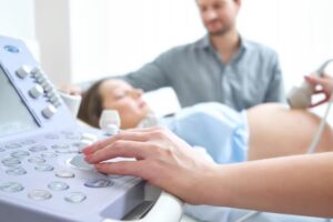 Empresas deben permitir a los  padres ir a los controles prenatales