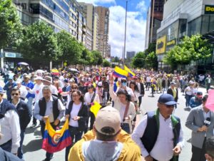 Avanza la protesta pacífica contra Petro en varias ciudades de Colombia