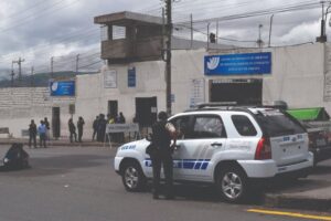 Chulqueros colombianos golpean a mujer que no pagaba el crédito en Ambato