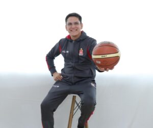 Emmanuel Jaime, entrenador de Importadora Alvarado es comunicador y músico