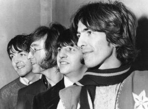 Con inteligencia artificial ‘The Beatles’ lanzó una nueva canción recreando la voz de John Lennon