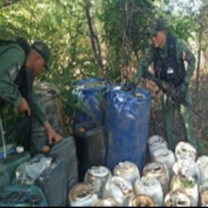Militares destruyen un campamento usado para la minería ilegal en la Amazonía venezolana