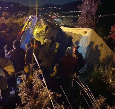 Un muerto y dos heridos deja accidente en la U de Chambag