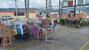 Feria de productos agrícolas en la plaza San Juan de Ambato