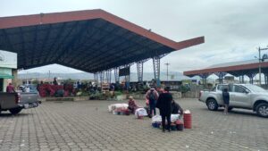Productores y comerciantes cambian al  Mayorista de Ambato por el de Riobamba