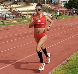 Rosalba Chacha con 40 años sigue en la élite del atletismo