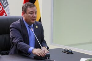 Ministro del Interior mantuvo reunión con alcaldes de los 16 cantones en Loja