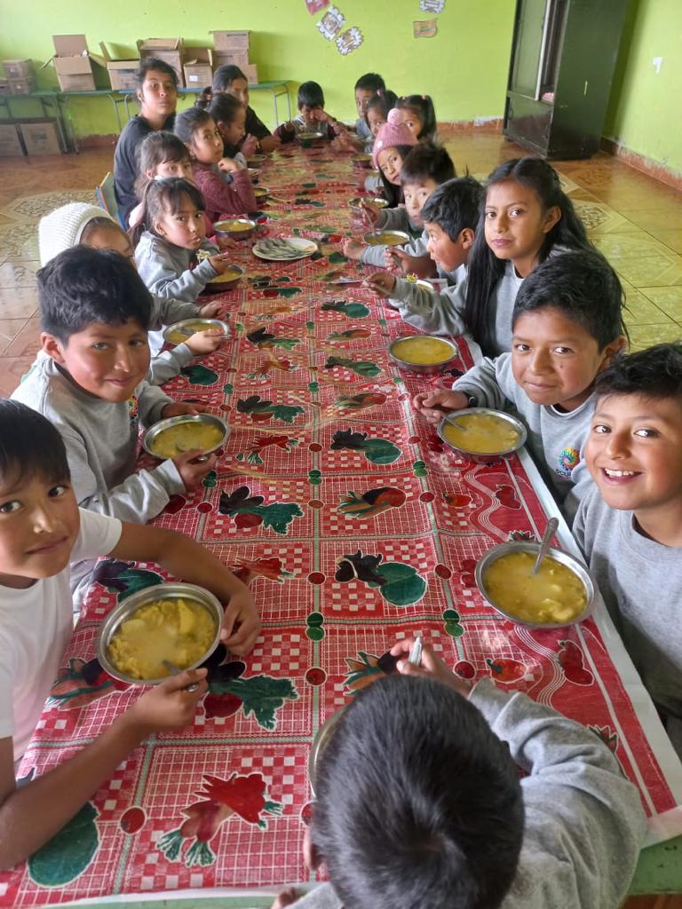 Impacto. 2,2 millones de estudiantes reciben alimentación escolar. Foto: Escuela Carlos Martínez Acosta, en Carchi.