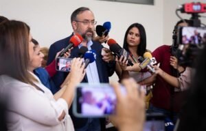 Antichavistas a favor de primaria ‘autogestionada’, tras renuncia de rectores electorales