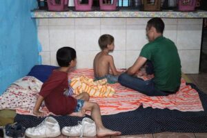 Albergues del sur de México ven un aumento de hombres que migran solos con sus hijos