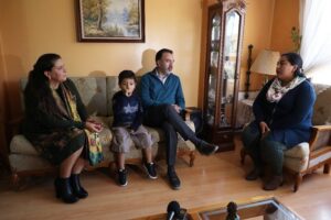 Niño sobreviviente del accidente de Guayllabamba recibirá cupo en el colegio Benalcázar de Quito